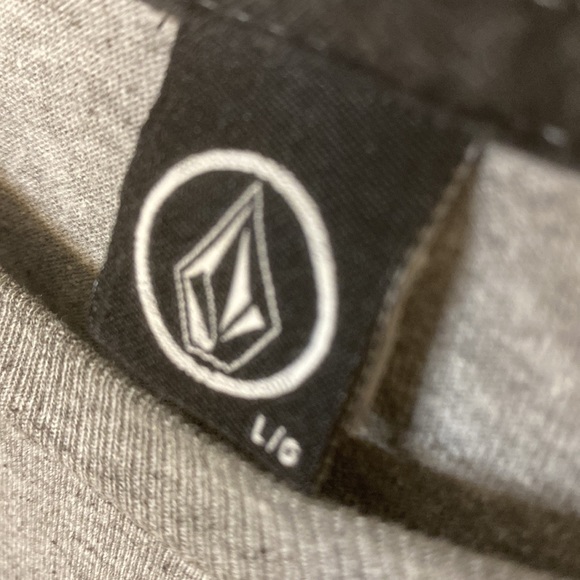 Large, Grey Volcom shirt made of 100% cotton and has a soft feel to it. - Picture 4 of 4